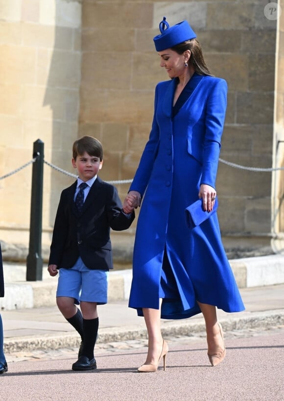 Louis a 6 ans ce mardi.
Le prince Louis et sa mère Kate Middleton - La famille royale arrive à la chapelle Saint-Georges pour la messe de Pâques au château de Windsor.