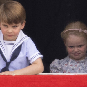 Le prince Louis de Cambridge, Lena Tindall - Les membres de la famille royale regardent le défilé Trooping the Colour depuis un balcon du palais de Buckingham à Londres lors des célébrations du jubilé de platine de la reine le 2 juin 2022 