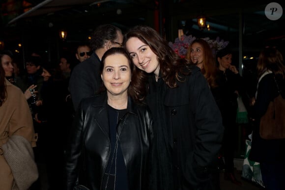 Anne Goscinny (jury 2024) et sa fille Salomé du Chatenet - Remise du prix littéraire "Closerie des Lilas" à la Closerie des Lilas, à Paris le 25 avril 2024. © Christophe Clovis / Bestimage