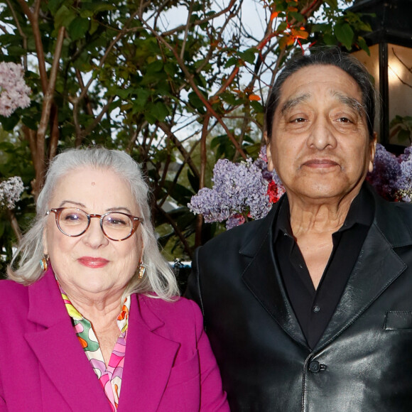 Josiane Balasko et son mari George Aguilar - Remise du prix littéraire "Closerie des Lilas" à la Closerie des Lilas, à Paris le 25 avril 2024. © Christophe Clovis / Bestimage