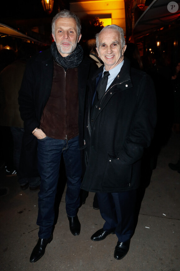 Stéphane Guillon, Alain Terzian - Remise du prix littéraire "Closerie des Lilas" à la Closerie des Lilas, à Paris le 25 avril 2024. © Christophe Clovis / Bestimage