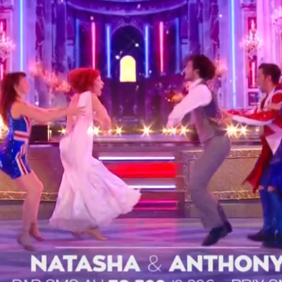 Son élimination, notamment face à sa "rivale" Natasha St-Pier,semble prouver le contraire.
Inès Reg, Natasha St-Pier et Nico Capone en finale de "DALS".