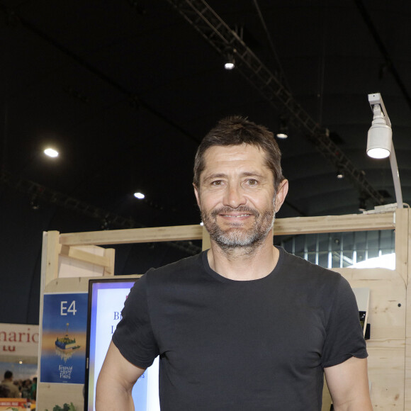 Le consultant pour L'Equipe est revenu sur cet interdit qui l'a longtemps empêché de pratiquer un sport de combat. 
Bixente Lizarazu Festival du livre de Paris 2024 - Festival du livre de Paris 2024 le 13 avril 2024. © Cedric Perrin / Bestimage