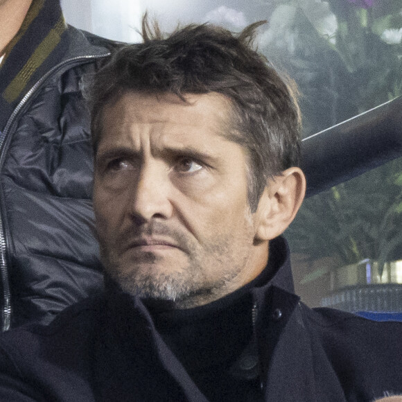 Bixente Lizarazu sort son livre "Vivre de sports pour rester en forme", paru aux éditions Flammarion. 
Bixente Lizarazu - Personnalités à la finale de la coupe du monde de rugby Afrique du Sud / Nouvelle Zélande (12 - 11) au stade de France à Saint-Denis.