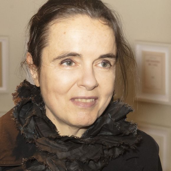 "Je ne me présente plus comme écrivaine mais comme chanteuse de métal", s'amuse Amélie Nothomb
 
Amélie Nothomb, lauréate 2021 - Remise du prix Renaudot 2021 au restaurant Drouant à Paris. Le 3 novembre 2021 © Jack Tribeca / Bestimage