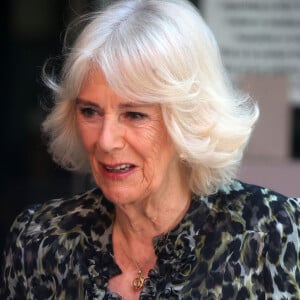 Première sortie officielle du roi Charles III d'Angleterre, accompagné de Camilla Parker Bowles, reine consort d'Angleterre, au Macmillan Cancer Centre de l'University College Hospital à Londres, le 30 avril 2024. Trois mois auparavant, le souverain, atteint lui-même d'un cancer, avait suspendu ses activités officielles sur avis des médecins. Le roi Charles III poursuit son traitement et reprend ses engagements de façon progressive. 