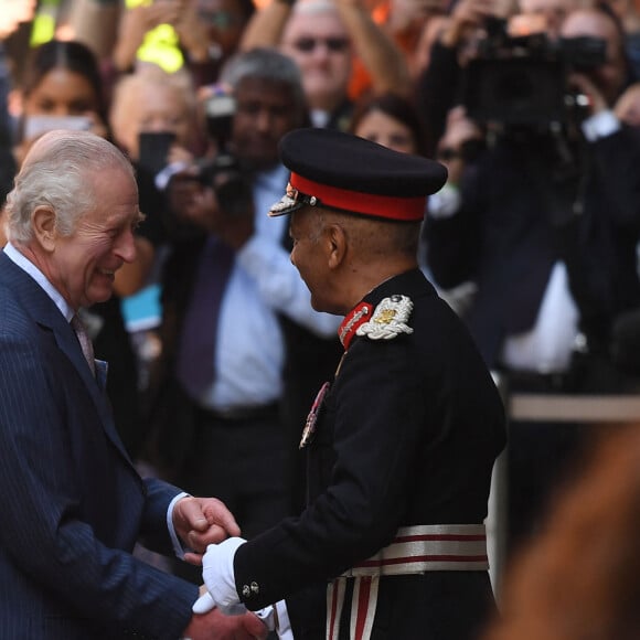 Première sortie officielle du roi Charles III d'Angleterre, accompagné de Camilla Parker Bowles, reine consort d'Angleterre, au Macmillan Cancer Centre de l'University College Hospital à Londres, le 30 avril 2024.