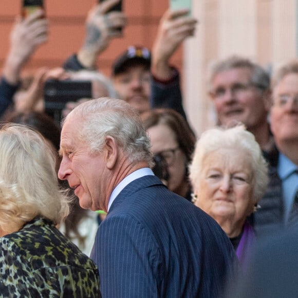 Première sortie officielle du roi Charles III d'Angleterre, accompagné de Camilla Parker Bowles, reine consort d'Angleterre, au Macmillan Cancer Centre de l'University College Hospital à Londres, le 30 avril 2024.