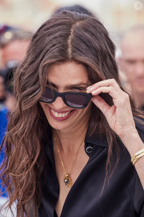 La réalisatrice Maïwenn au photocall de "Jeanne du Barry" lors du 76ème Festival International du Film de Cannes, le 17 mai 2023. © Dominique Jacovides/Cyril Moreau/Bestimage 