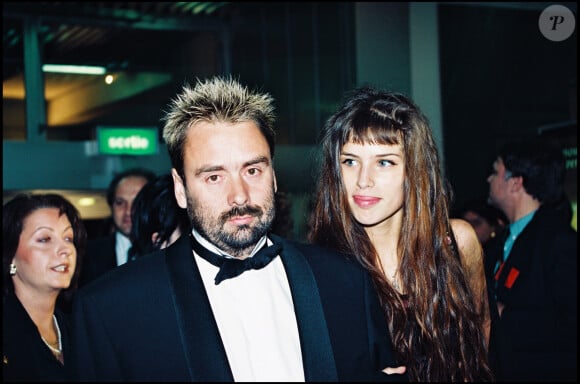 Luc Besson et sa compagne Maïwenn lors de la soirée des Césars 1995. 