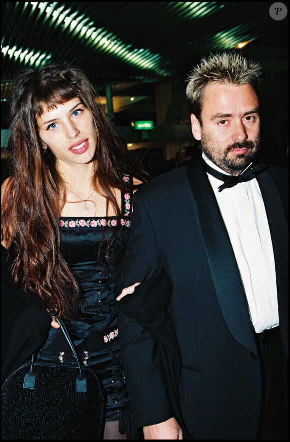 Luc Besson et sa compagne Maïwenn Le Besco lors de la soirée des César 1995.