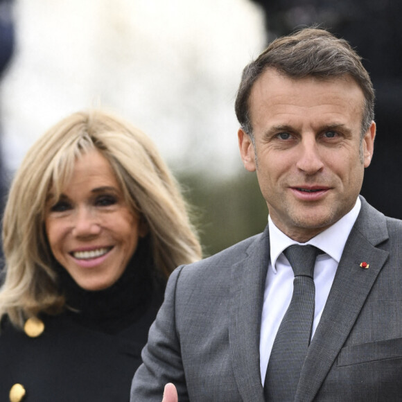 Emmanuel et Brigitte Macron se sont récemment rendus dans les Yvelines
Emmanuel et Brigitte Macron lors d'un match de football caritatif organisé dans le cadre de l'opération Pièces Jaunes dans les Yvelines.