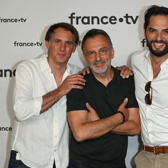 Raphaël de Casabianca, Frederic Lopez et au photocall pour la conférence de presse de rentrée de France TV à la Grande Halle de la Villette à Paris, France, le 6 juillet 2022. © Coadic Guirec/Bestimage 