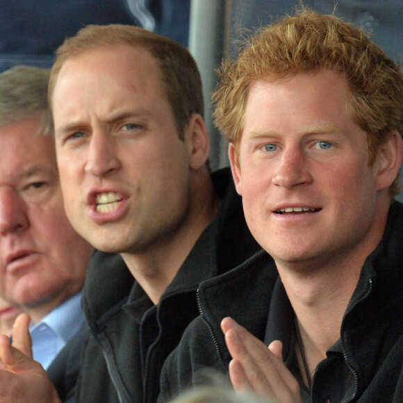 William serait également jaloux de l'aura de son frère auprès des médias
 
Le prince Charles et ses fils les princes Harry et William assistent aux Invictus Games 2014 à Londres, le 11 septembre 2014.