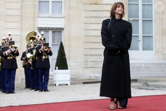 L'actrice Sophie Marceau - Arrivée des invités au dîner d'Etat en l'honneur du président chinois Xi Jinping et de sa femme la Première Dame Peng Liyuan au palais présidentiel de l'Elysée à Paris, France, le 6 mai 2024. © Stéphane Lemouton / Bestimage