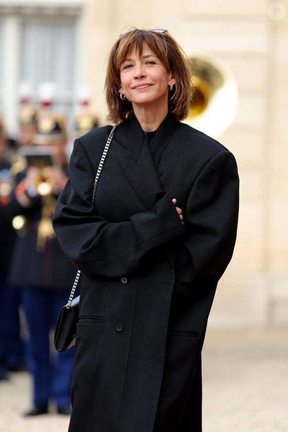 L'actrice Sophie Marceau - Arrivée des invités au dîner d'Etat en l'honneur du président chinois Xi Jinping et de sa femme la Première Dame Peng Liyuan au palais présidentiel de l'Elysée à Paris, France, le 6 mai 2024. © Stéphane Lemouton / Bestimage