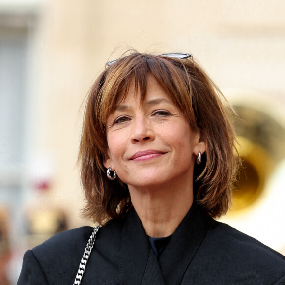 L'actrice Sophie Marceau - Arrivée des invités au dîner d'Etat en l'honneur du président chinois Xi Jinping et de sa femme la Première Dame Peng Liyuan au palais présidentiel de l'Elysée à Paris, France, le 6 mai 2024. © Stéphane Lemouton / Bestimage