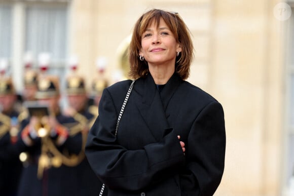 L'actrice Sophie Marceau - Arrivée des invités au dîner d'Etat en l'honneur du président chinois Xi Jinping et de sa femme la Première Dame Peng Liyuan au palais présidentiel de l'Elysée à Paris, France, le 6 mai 2024. © Stéphane Lemouton / Bestimage