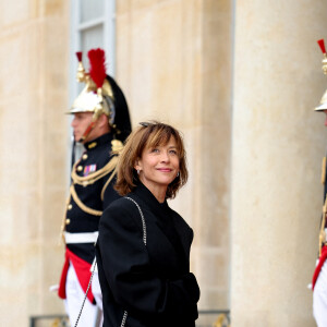 L'actrice Sophie Marceau - Arrivée des invités au dîner d'Etat en l'honneur du président chinois Xi Jinping et de sa femme la Première Dame Peng Liyuan au palais présidentiel de l'Elysée à Paris, France, le 6 mai 2024. © Stéphane Lemouton / Bestimage