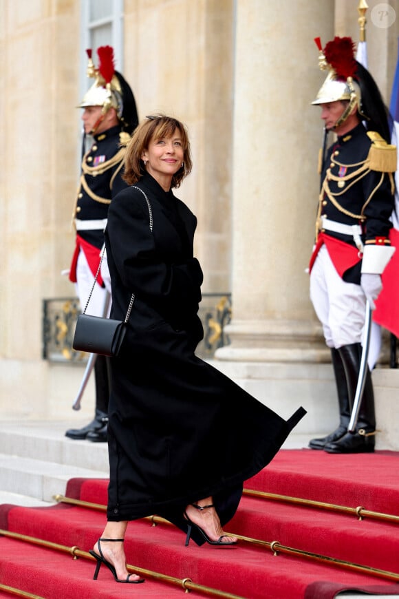 L'actrice Sophie Marceau - Arrivée des invités au dîner d'Etat en l'honneur du président chinois Xi Jinping et de sa femme la Première Dame Peng Liyuan au palais présidentiel de l'Elysée à Paris, France, le 6 mai 2024. © Stéphane Lemouton / Bestimage