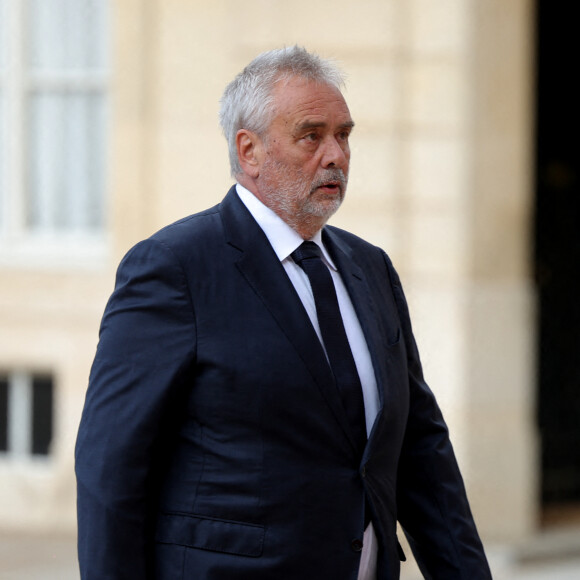 Le réalisateur français Luc Besson était aussi de la partie
 
Luc Besson - Arrivée des invités au dîner d'Etat en l'honneur du président chinois Xi Jinping et de sa femme la Première Dame Peng Liyuan au palais présidentiel de l'Elysée à Paris, France, le 6 mai 2024. © Cyril Moreau/Bestimage