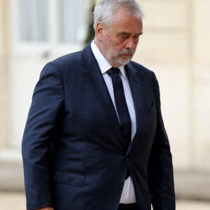 Luc Besson - Arrivée des invités au dîner d'Etat en l'honneur du président chinois Xi Jinping et de sa femme la Première Dame Peng Liyuan au palais présidentiel de l'Elysée à Paris, France, le 6 mai 2024. © Cyril Moreau/Bestimage