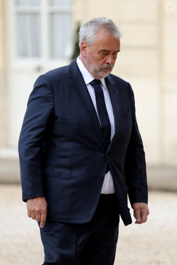 Luc Besson - Arrivée des invités au dîner d'Etat en l'honneur du président chinois Xi Jinping et de sa femme la Première Dame Peng Liyuan au palais présidentiel de l'Elysée à Paris, France, le 6 mai 2024. © Cyril Moreau/Bestimage