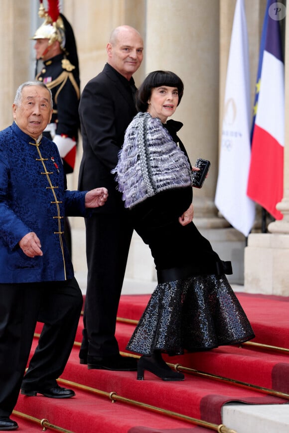 Mireille Mathieu - Arrivée des invités au dîner d'Etat en l'honneur du président chinois Xi Jinping et de sa femme la Première Dame Peng Liyuan au palais présidentiel de l'Elysée à Paris, France, le 6 mai 2024. © Cyril Moreau/Bestimage