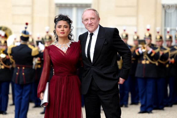 Salma Hayek et son mari François-Henri Pinault - Arrivée des invités au dîner d'Etat en l'honneur du président chinois Xi Jinping et de sa femme la Première Dame Peng Liyuan au palais présidentiel de l'Elysée à Paris, France, le 6 mai 2024. © Cyril Moreau/Bestimage