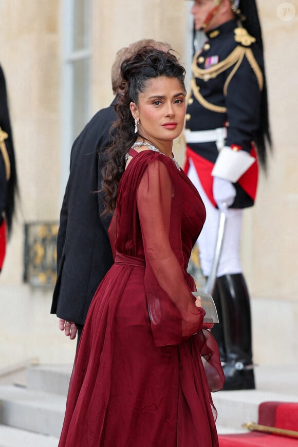 Salma Hayek et son mari François-Henri Pinault - Arrivée des invités au dîner d'Etat en l'honneur du président chinois Xi Jinping et de sa femme la Première Dame Peng Liyuan au palais présidentiel de l'Elysée à Paris, France, le 6 mai 2024. © Cyril Moreau/Bestimage