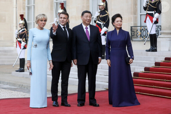 Le président Emmanuel Macron, la Première dame Brigitte Macron, le président chinois Xi Jinping et sa femme la Première Dame Peng Liyuan - Arrivée des invités au dîner d'Etat en l'honneur du président chinois Xi Jinping et de sa femme la Première Dame Peng Liyuan au palais présidentiel de l'Elysée à Paris, France, le 6 mai 2024. © Stéphane Lemouton / Bestimage