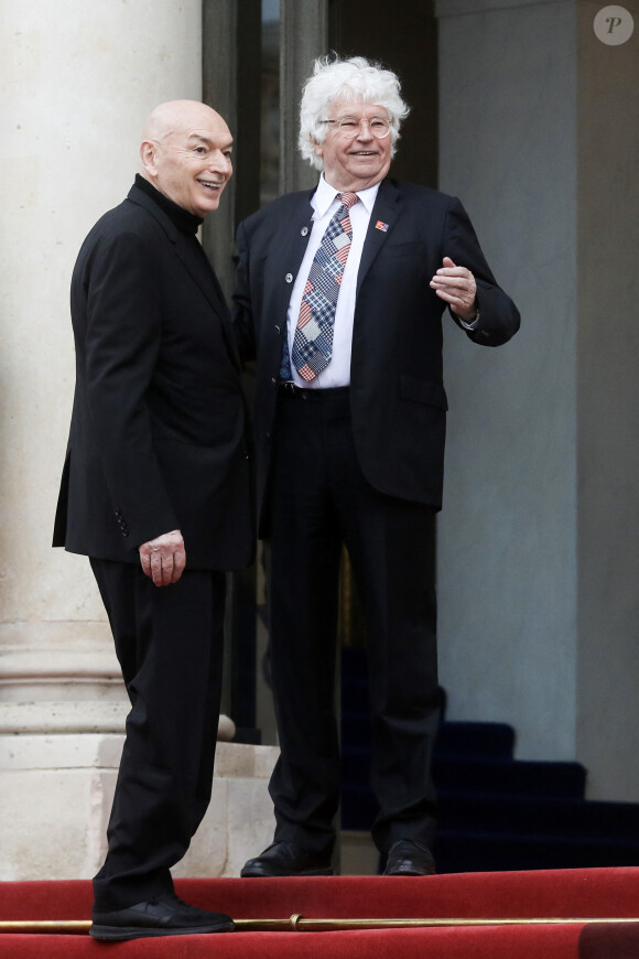 Le cinéaste français Jean-Jacques Annaud et l'architecte Jean Nouvel - Arrivée des invités au dîner d'Etat en l'honneur du président chinois Xi Jinping et de sa femme la Première Dame Peng Liyuan au palais présidentiel de l'Elysée à Paris, France, le 6 mai 2024. © Stéphane Lemouton / Bestimage