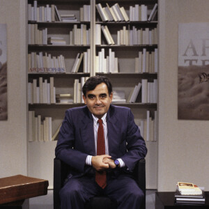 Et plus précisément ses 89 ans.
Bernard Pivot sur le plateau de l'émission Apostrophes à Paris le 4 septembre 1987 © Jean-Claude Colin via Bestimage