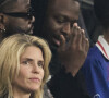 Laurent Delahousse et Alice Taglioni sont restés impuissants face à la défaite du PSG
 
Alice Taglioni et son compagnon Laurent Delahousse, Hélène Darroze - Célébrités dans les tribunes de la demi-finale retour de Ligue des champions entre le PSG face au Borussia Dortmund (0-1) au Parc des Princes à Paris le 7 mai 2024. © Cyril Moreau/Bestimage