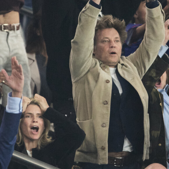 Une soirée que les amoureux n'oublieront pas de si tôt
 
Alice Taglioni et son compagnon Laurent Delahousse - Célébrités dans les tribunes de la demi-finale retour de Ligue des champions entre le PSG face au Borussia Dortmund (0-1) au Parc des Princes à Paris le 7 mai 2024. © Cyril Moreau/Bestimage