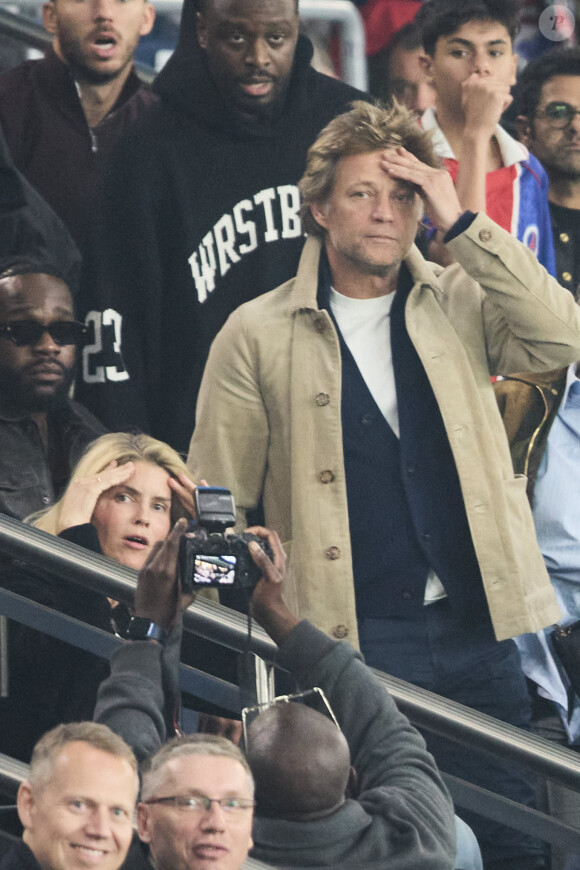 Alice Taglioni et son compagnon Laurent Delahousse - Célébrités dans les tribunes de la demi-finale retour de Ligue des champions entre le PSG face au Borussia Dortmund (0-1) au Parc des Princes à Paris le 7 mai 2024. © Cyril Moreau/Bestimage