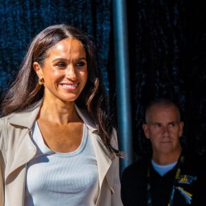 Une fois arrivés en Afrique, les amoureux se sont rendus à l'Académie Wuse Lightway. 
Archives : Meghan Markle