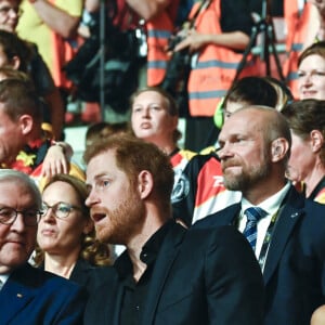 Le prince Harry Duc de Sussex et Meghan Markle, duchesse de Sussex lors de la cérémonie de clôture des Invictus Games 2023 à Dusseldorf le 16 septembre 2023