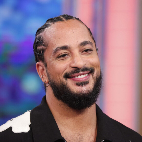 Slimane défendra les couleurs de la France à l'Eurovision avec le titre "Mon Amour".
Le chanteur Slimane participe à l'émission de télévision italienne Raiuno "La Volta Buona" à Rome, Italie