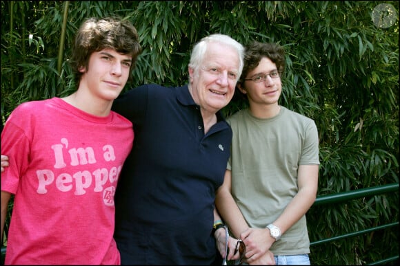 Interviewé par nos confrères de "Télé 2 Semaines", son fils Léo n'avait pas été avare en compliments au sujet de sa précieuse maman.

André Dussollier et ses fils Antoine et Léo - Tournoi de Roland-Garros.