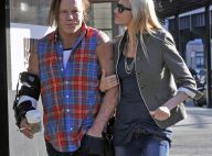 Blessé, Mickey Rourke oublie sa douleur au côté de sa sublime poupée russe !