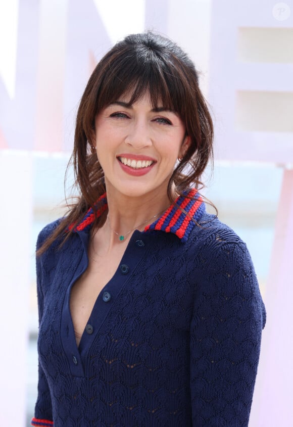 Comme l'a chanteuse l'a indiqué sur Instagram, ils sont allés voir...
Nolwenn Leroy lors du photocall de 'Broceliande' sur la plage du Majestic lors de la 7eme saison de 'CanneSeries' à Cannes le 7 Avril 2024 @ Denis Guignebourg/BestImage 