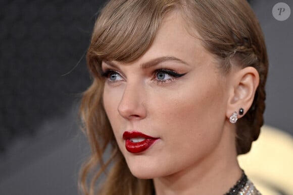 Taylor Swift au photocall des arrivées à la 66ème édition des Grammy Awards à la Cryptocom Arena à Los Angeles, Californie, Etats-Unis, le 4 février 2024. 
