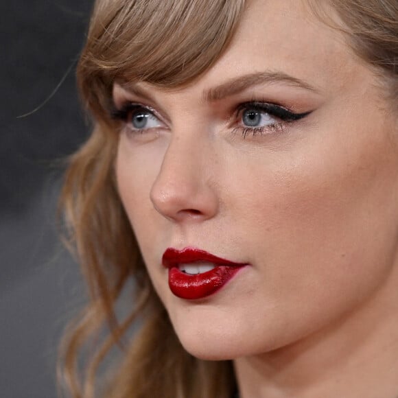 Taylor Swift au photocall des arrivées à la 66ème édition des Grammy Awards à la Cryptocom Arena à Los Angeles, Californie, Etats-Unis, le 4 février 2024. 