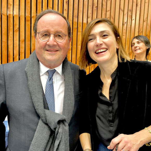 Rappelons qu'elle est l'actuelle épouse de Francois Hollande.
Julie Gayet et son mari François Hollande lors de la 41ème Foire du Livre de Brive dans La Halle Brassens, à Brive-la-Gaillarde, France, le 11 novembre 2023. © Fabien Faure/Bestimage