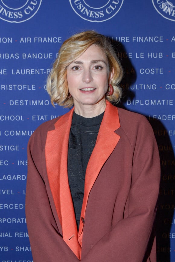 Et qui concerne l'un de ses fils.
Exclusif - Julie Gayet - Déjeuner du Chinese Business Club à l'occasion de la Journée internationale des droits des femmes à l'hôtel intercontinental à Paris le 7 mars 2024. © Rachid Bellak/Bestimage