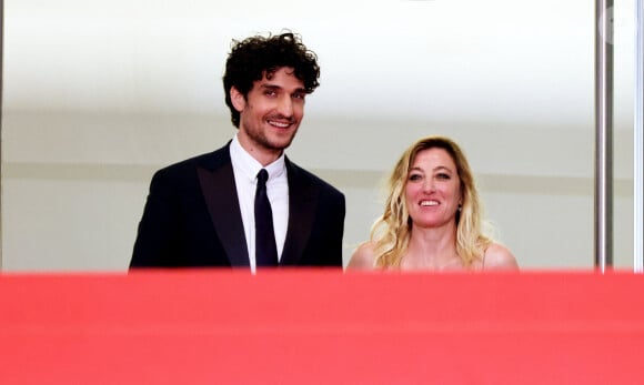 Louis Garrel, Valeria Bruni Tedeschi - Descente des marches du film "Les Amandiers (Forever Young)" lors du 75ème Festival International du Film de Cannes, le 22 mai 2022/ © Dominique Jacovides / Bestimage