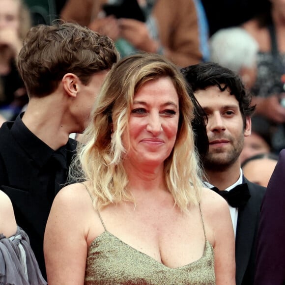 L'acteur et la réalisatrice se sont finalement séparés en 2012
Louis Garrel, Nadia Tereszkiewcz, Valeria Bruni Tedeschi, Sofiane Bennacer - Montée des marches du film " Les Amandiers " lors du 75ème Festival International du Film de Cannes. Le 22 mai 2022 © Dominique Jacovides / Bestimage 