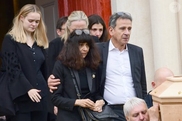 L'autre fille de Bernard Pivot, Cécile Pivot, était présente
Cécile Pivot (fille du défunt) - Obsèques du journaliste et homme de lettres Bernard Pivot en l'église du christ à Quincié-en-Beaujolais, France, le 14 mai 2024. 