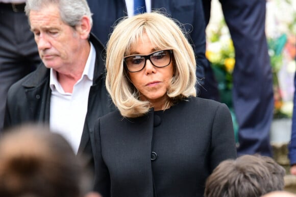 Brigitte Macron avait fait le déplacement
La Première Dame Brigitte Macron - Obsèques du journaliste et homme de lettres Bernard Pivot en l'église du christ à Quincié-en-Beaujolais, France, le 14 mai 2024.